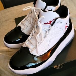 Men's Jordan Max Aura 2 size 8.5